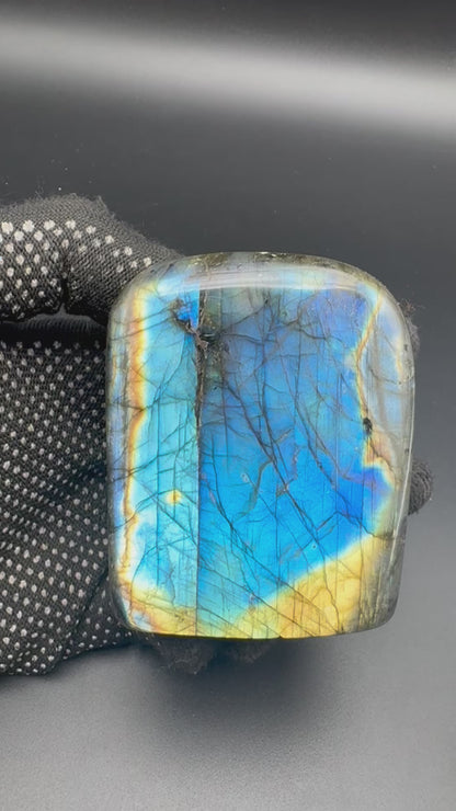 Labradorite flashy forme libre AAA 452g (Lot 18)