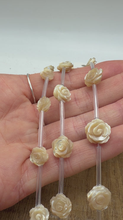 Fil de perles Rose en nacre dorée