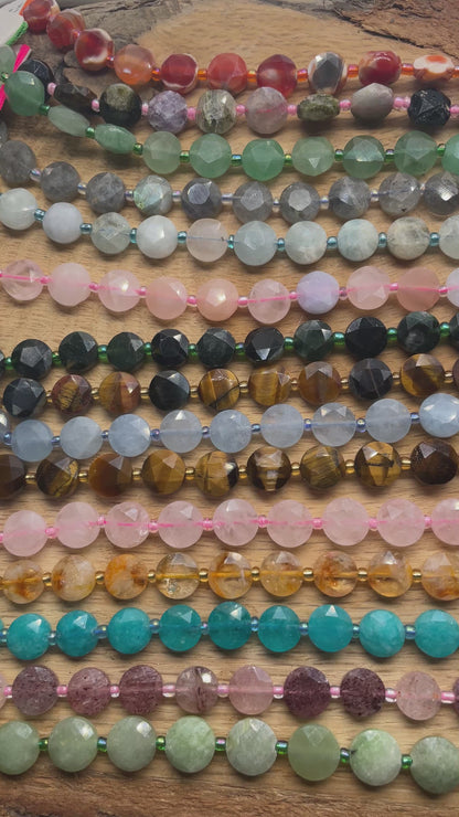 Fil de perle facetté rond 10 mm en pierre naturelle (15 pierres disponible)