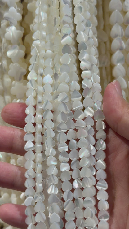 Fil de coeur trou vertical en nacre blanche