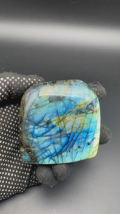 Labradorite flashy forme libre AAA 364g (Lot 14)