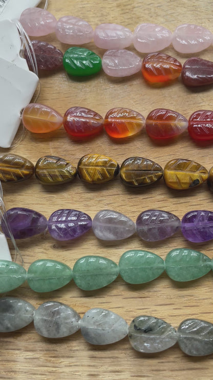 Fil feuille en pierre naturelle reference 34 — 15x12 mm (7 pierres disponible)