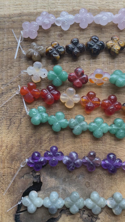 Fil de trefles en pierre naturelle reference 44 — 14 mm (7 pierres disponible)