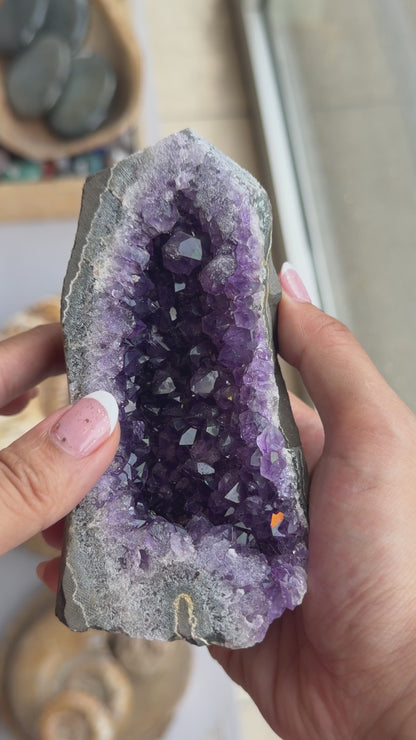 Amethyste AA+ (Lot 3) 725g 7x9.5x13.5 cm