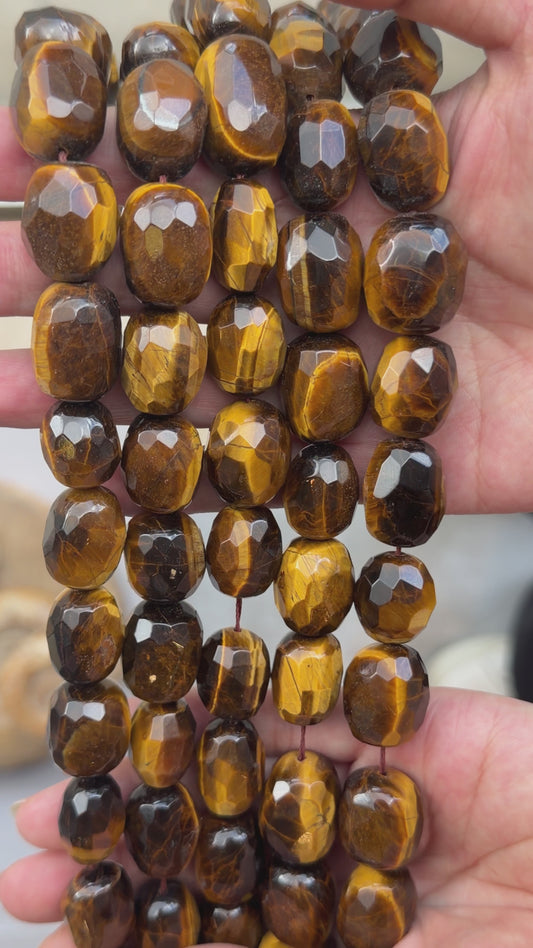 Fil de perle forme libre 13x18 mm ovale facetté Oeil de tigre (référence 71)