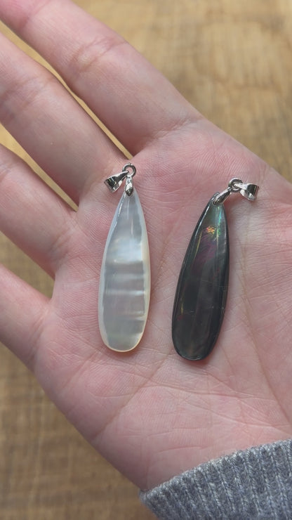 Pendentif forme allongé 4x1 mm en nacre