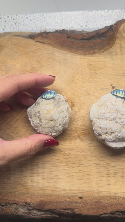 Deux demi géodes de cristal de roche avec clapet forme coquillage