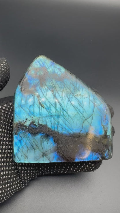 Labradorite flashy forme libre AAA 621g (Lot 8)