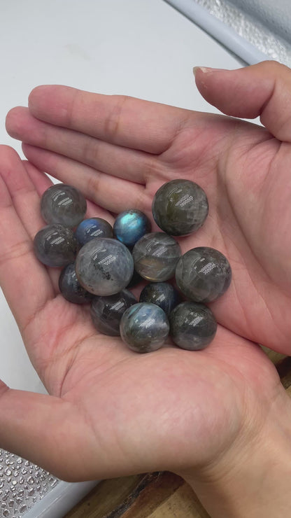 Pierre en boule en Labradorite AAA 150 g