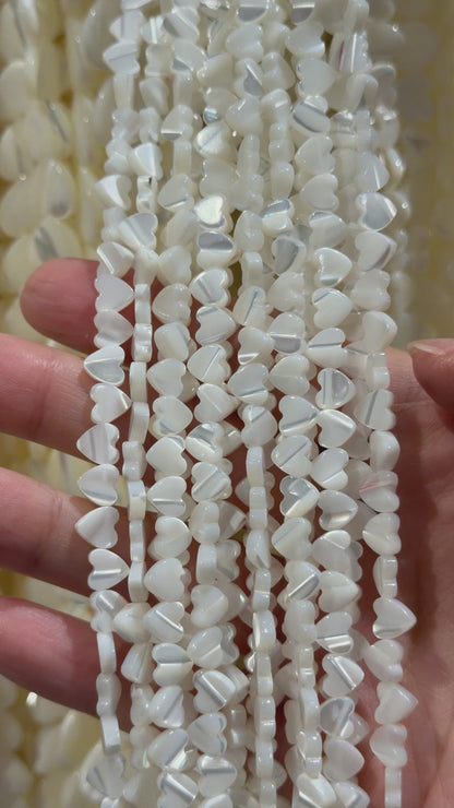 Fil de coeur percé latéralement en nacre blanche