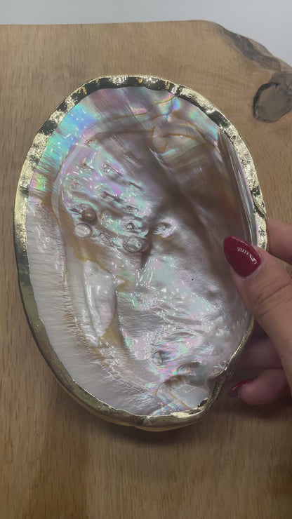 Coquille d'huitre perlière avec ornement doré ou argenté