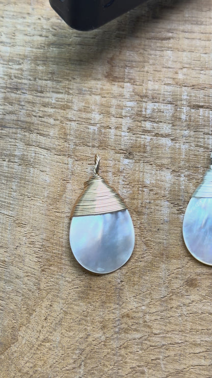 Pendentif goutte nacre