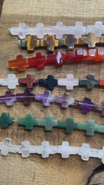 Fil de croix en pierre naturelle reference 43 — 18x15 mm (7 pierres disponible)