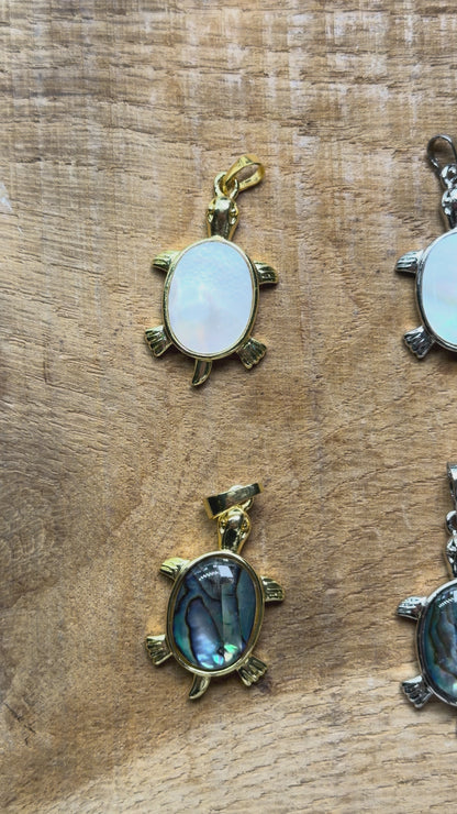 Pendentif petite tortue 3x2 cm nacre/ormeau