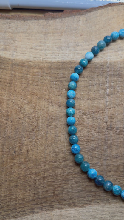 Collier boule Apatite bleue