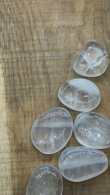 Galet Cristal de roche 40mm (Lot de 200g)