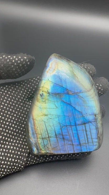 Labradorite flashy forme libre AAA (Lot 31) 457g 8.5x7x4cm