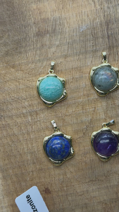 Pendentif forme boule 2 cm — en laiton doré ou argenté (4 pierres disponible)