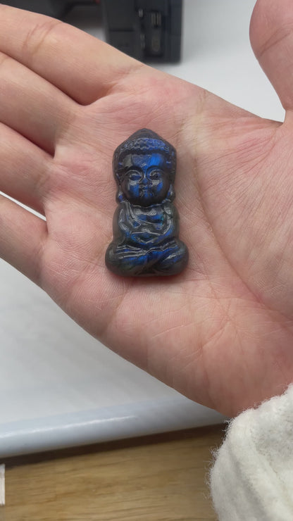 Pendentif plat Labradorite AAA Bouddha percé devant 4 x 2 cm