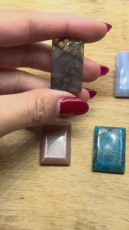 Pendentif rectangulaire 18x22-20x35 mm (7 pierres disponible)