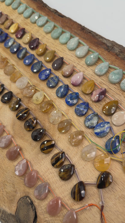 Fil de perles goutte 13x18 mm (13 pierres naturelles disponible)