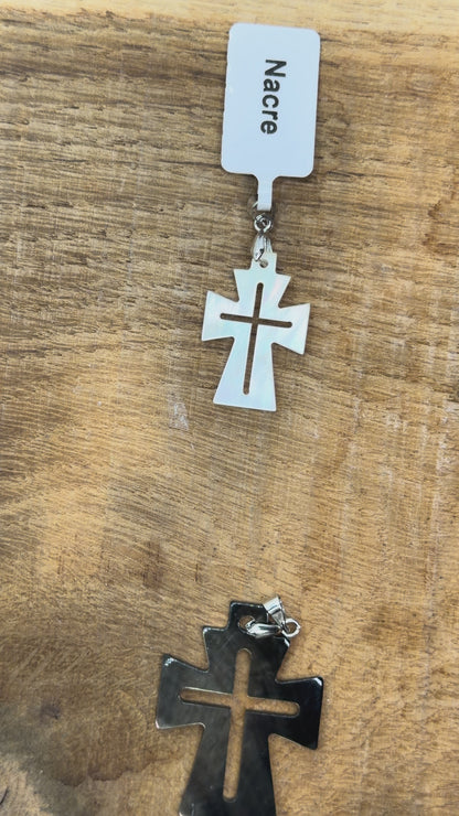 Pendentif Croix nacre/nacre d’abalone (4 modèles disponibles)