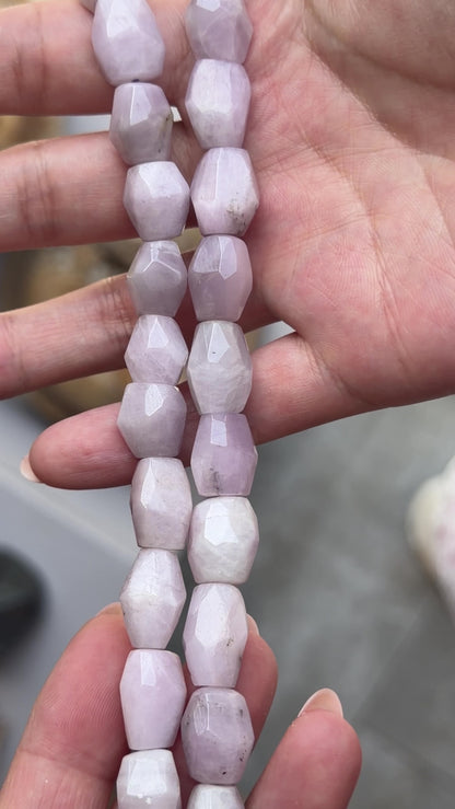 Fil de perle forme libre Kunzite forme ovale facettée 10x16mm (référence 130)