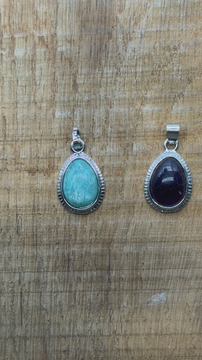 Pendentif Goutte 1.5x2 cm — en laiton argenté (3 pierres disponible)