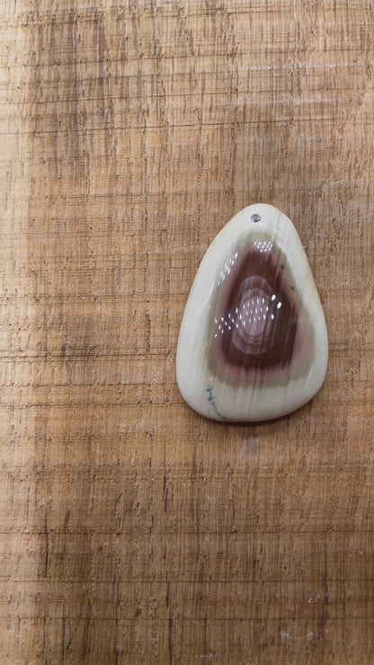 Pendentif Jaspe imperial forme aléatoire percé devant