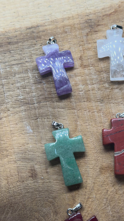 Pendentif croix en pierre naturelle 22x32x8 (bélière incluse)