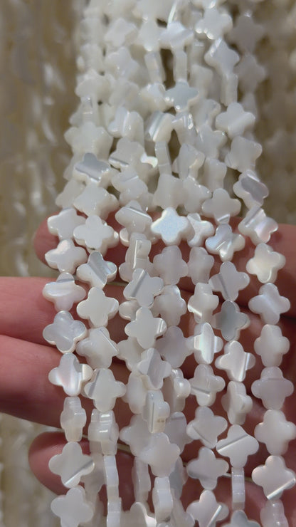 Fil de perle nacre en forme de trèfle A