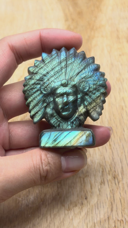 Figurine Buste amérindienne en labradorite AA+ 5x5.5 cm – (modèle unique nº39)