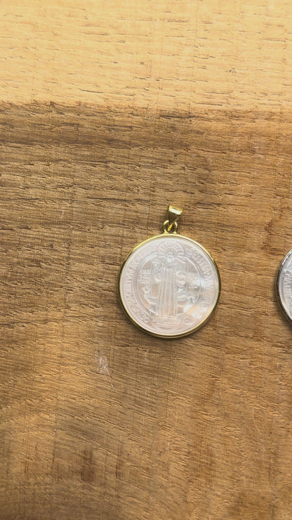 Pendentif médaille de Saint Benoît 2.5 cm en nacre