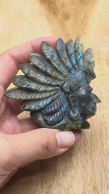 Figurine Buste amérindien en labradorite AA+ 6x6 cm – (modèle unique nº37)