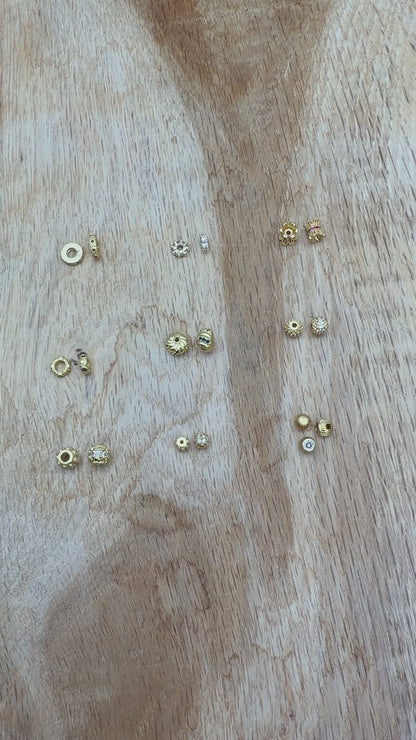 Lot de 20 breloques intercalaire en laiton doré (17 modèles disponible)