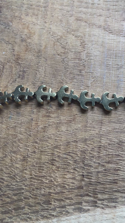 Fil de perle Hématite electroplaquée doré forme encre de marin 12x10 mm HED-226