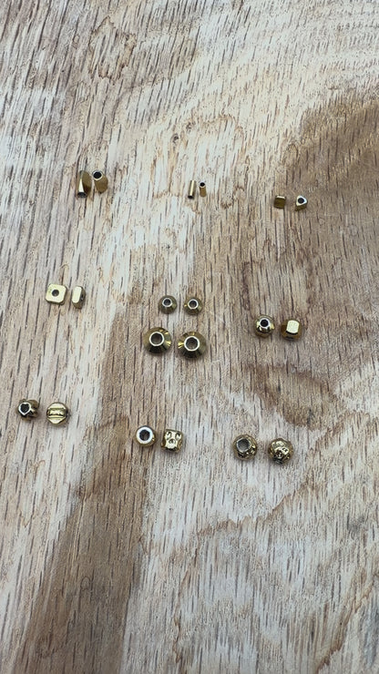 Lot de 20 breloques intercalaire en acier doré (9 modèles disponible)