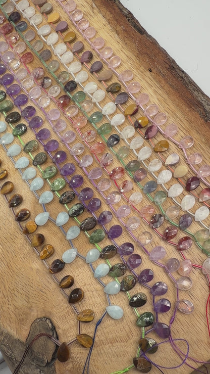 Fil de petits pendentifs goutte facetté plate 8x12 mm (19 pierres disponible)